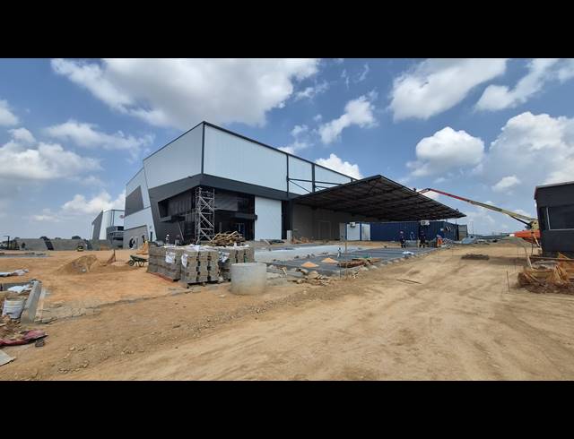 7,283M² WAREHOUSE TO LET IN JET PARK